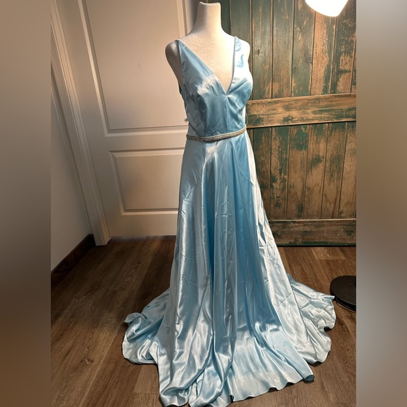 NWT Blue Satin Rhinestone
Waist Gown w/ Pockets size 13 - Picture 13 of 17
